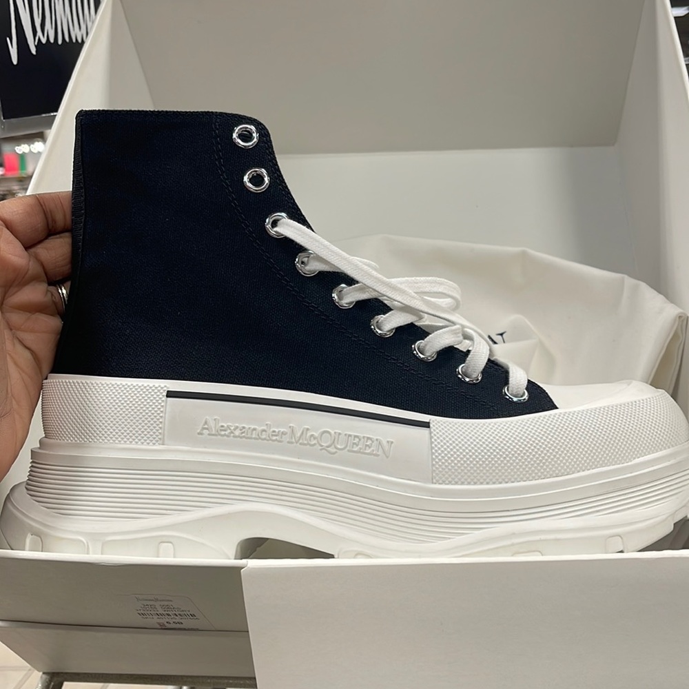 Alexander McQueen blk white